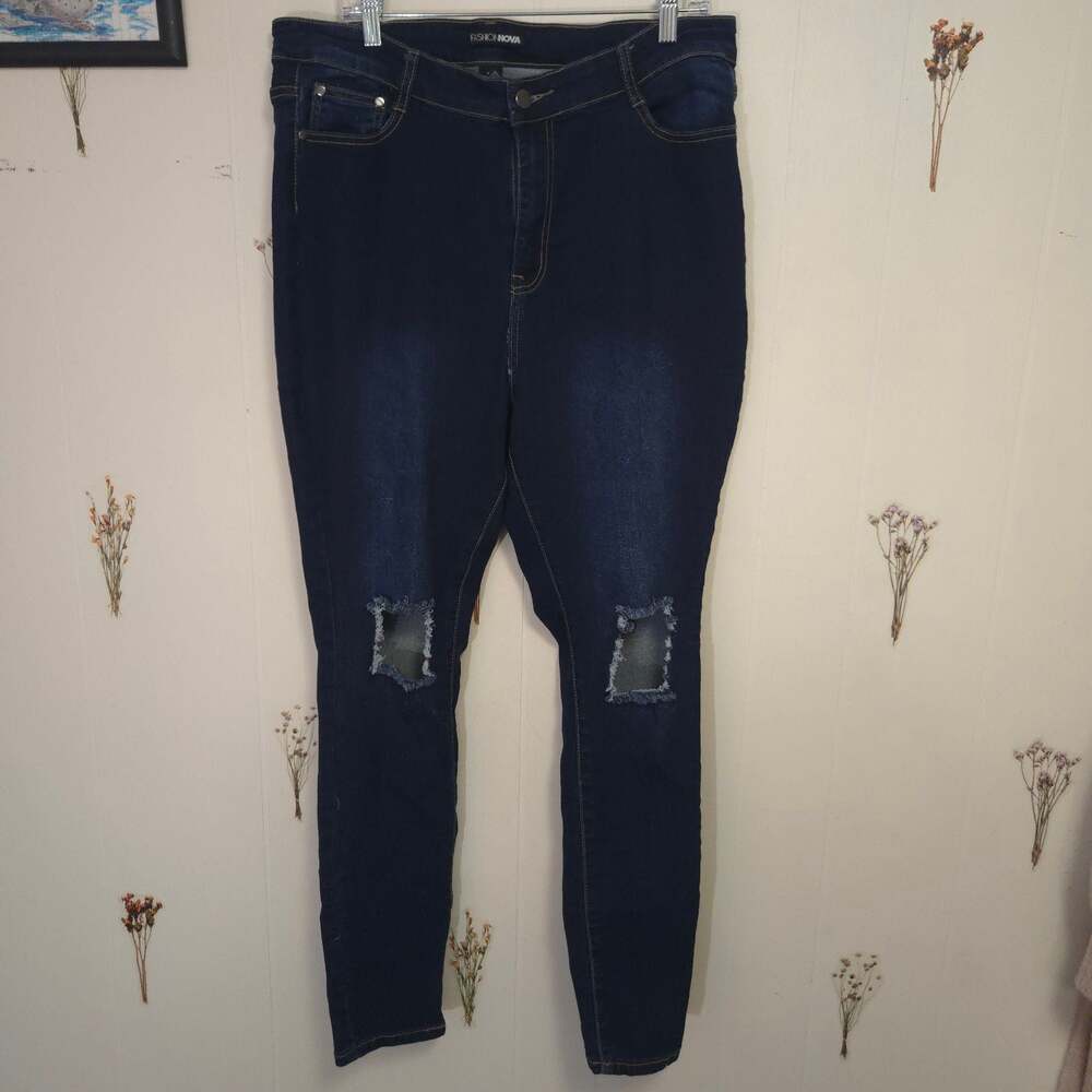 Fashion Nova Plus Size 1X Dark Wash Distressed Skinny Jeans